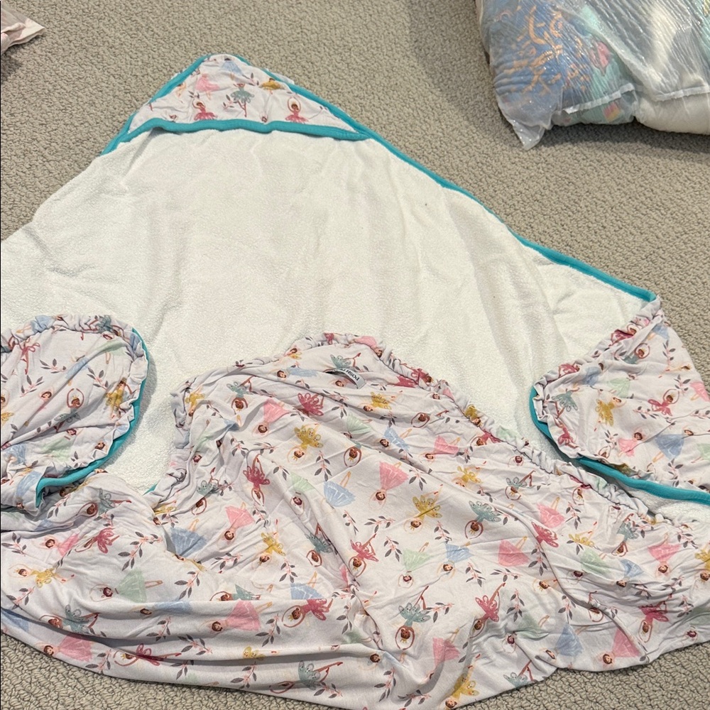 Posh Peanut Floral Bath Towel - White and Teal